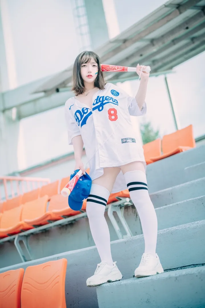 Son Ye-Eun Cheer Up in the Summer